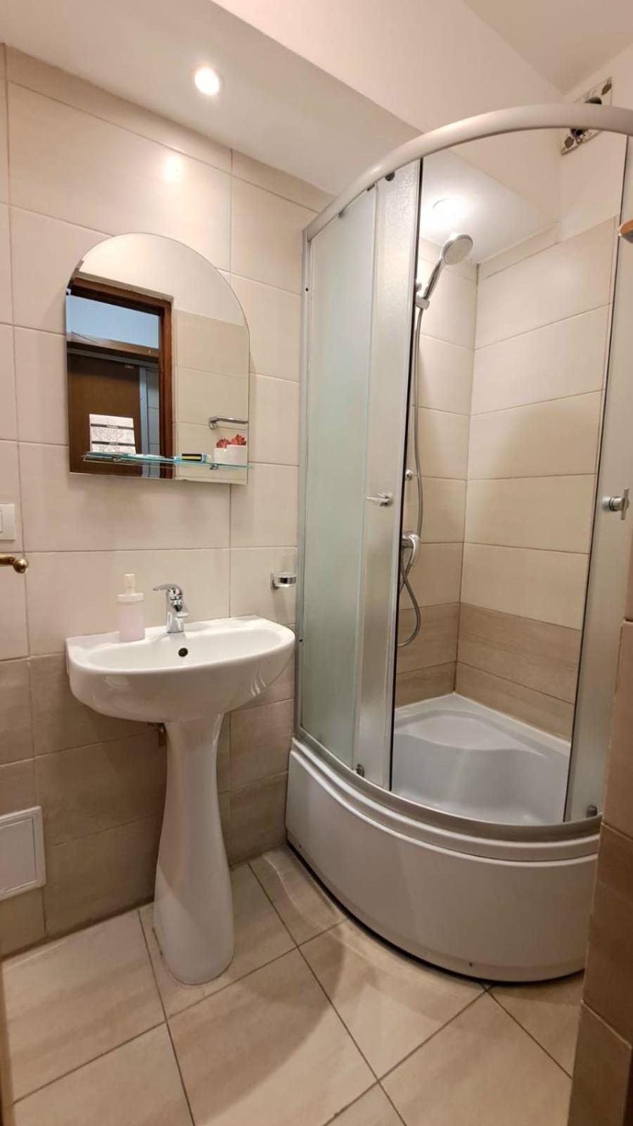 Inchiriez Garsoniera In Regim Hotelier Unirii Bukares Bagian luar foto