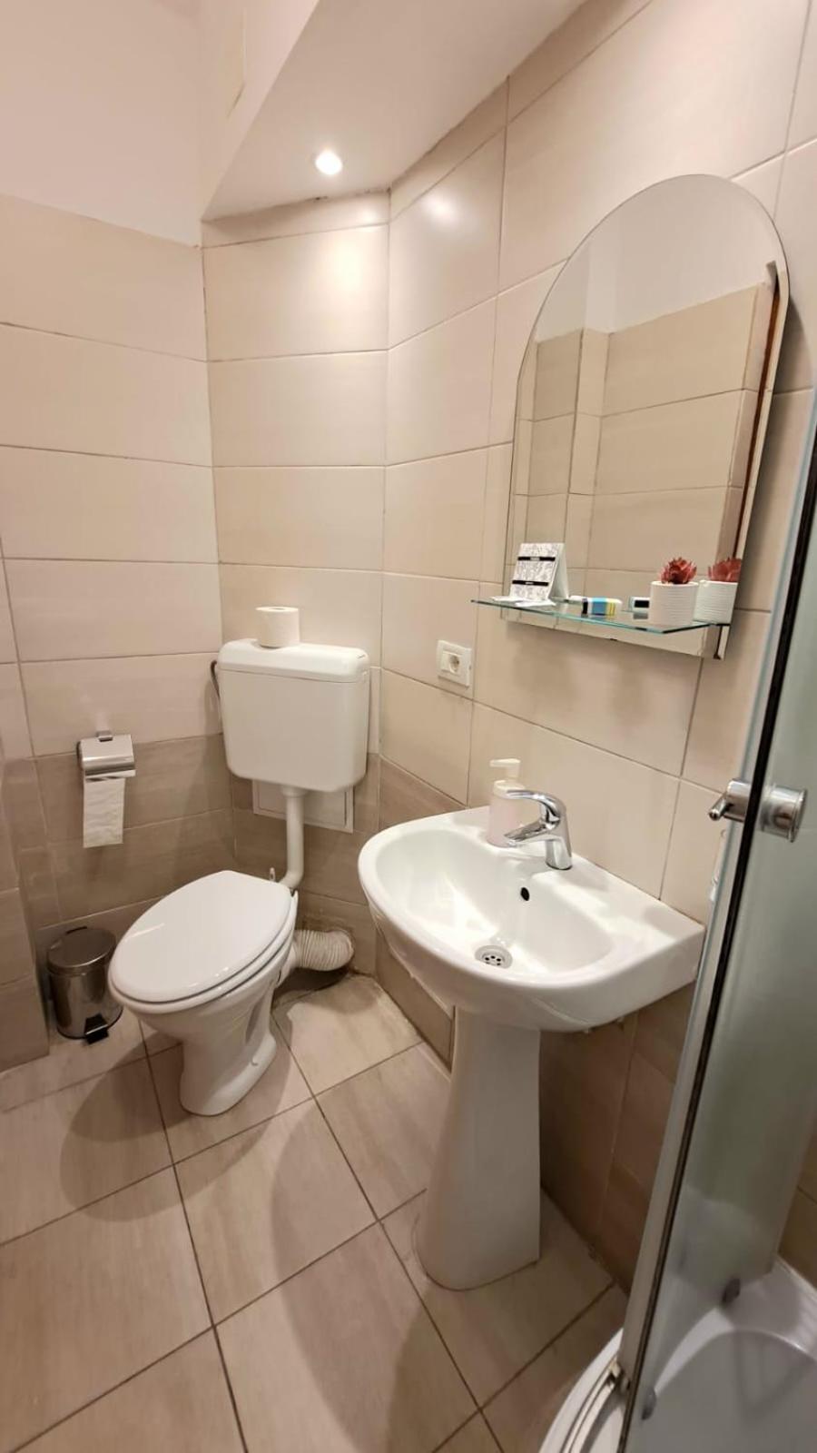 Inchiriez Garsoniera In Regim Hotelier Unirii Bukares Bagian luar foto